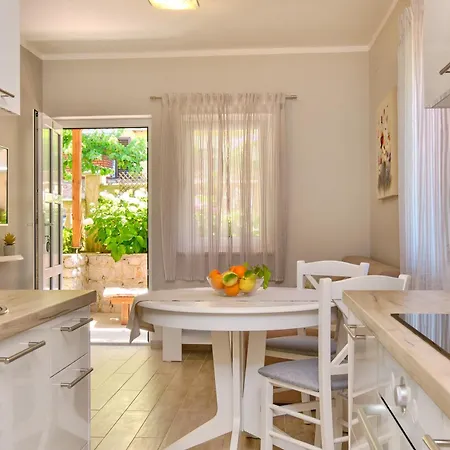 アパート Enna マリ・ロシニュ